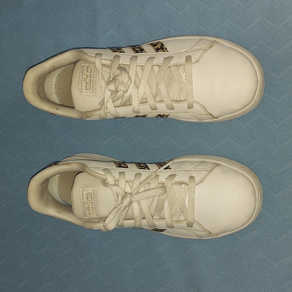 Adidas White Sneakers Athletic Kids Shoes Size 4.5